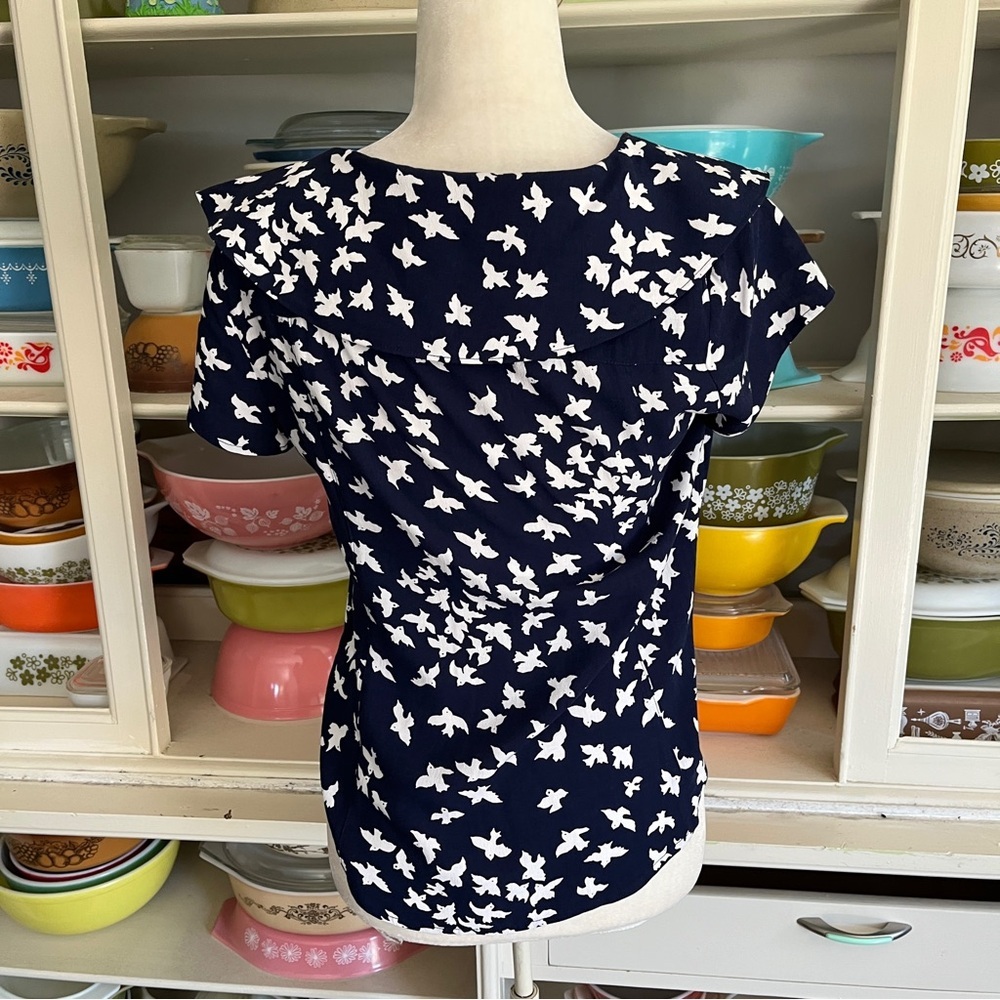 Anthropologie Maeve Austin Navy and White Bird Print Top - Size 0 - Picture 7 of 16
